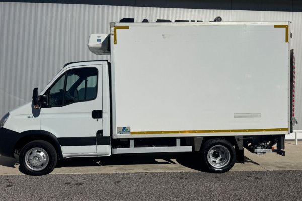 Iveco Daily 35C13 C/ Plat. Elev.  C/ frio 