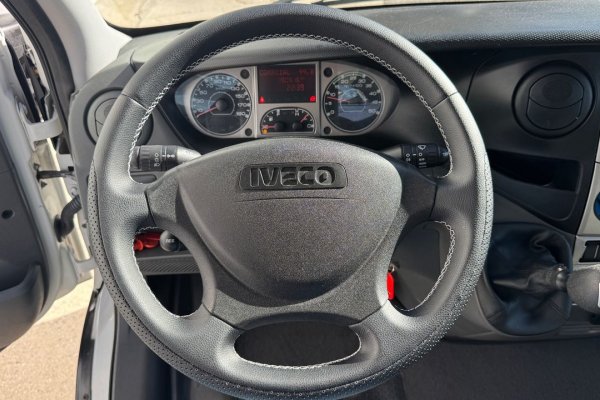 Iveco Daily 35C13 C/ Plat. Elev.  C/ frio 