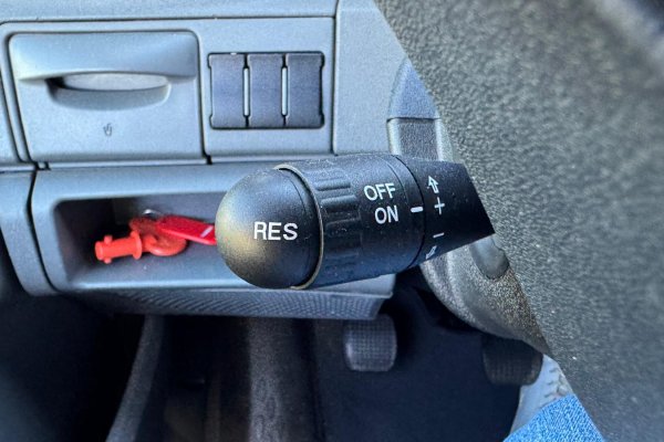 Iveco Daily 35C13 C/ Plat. Elev.  C/ frio 
