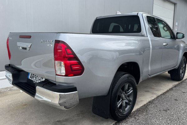 Toyota Hilux 